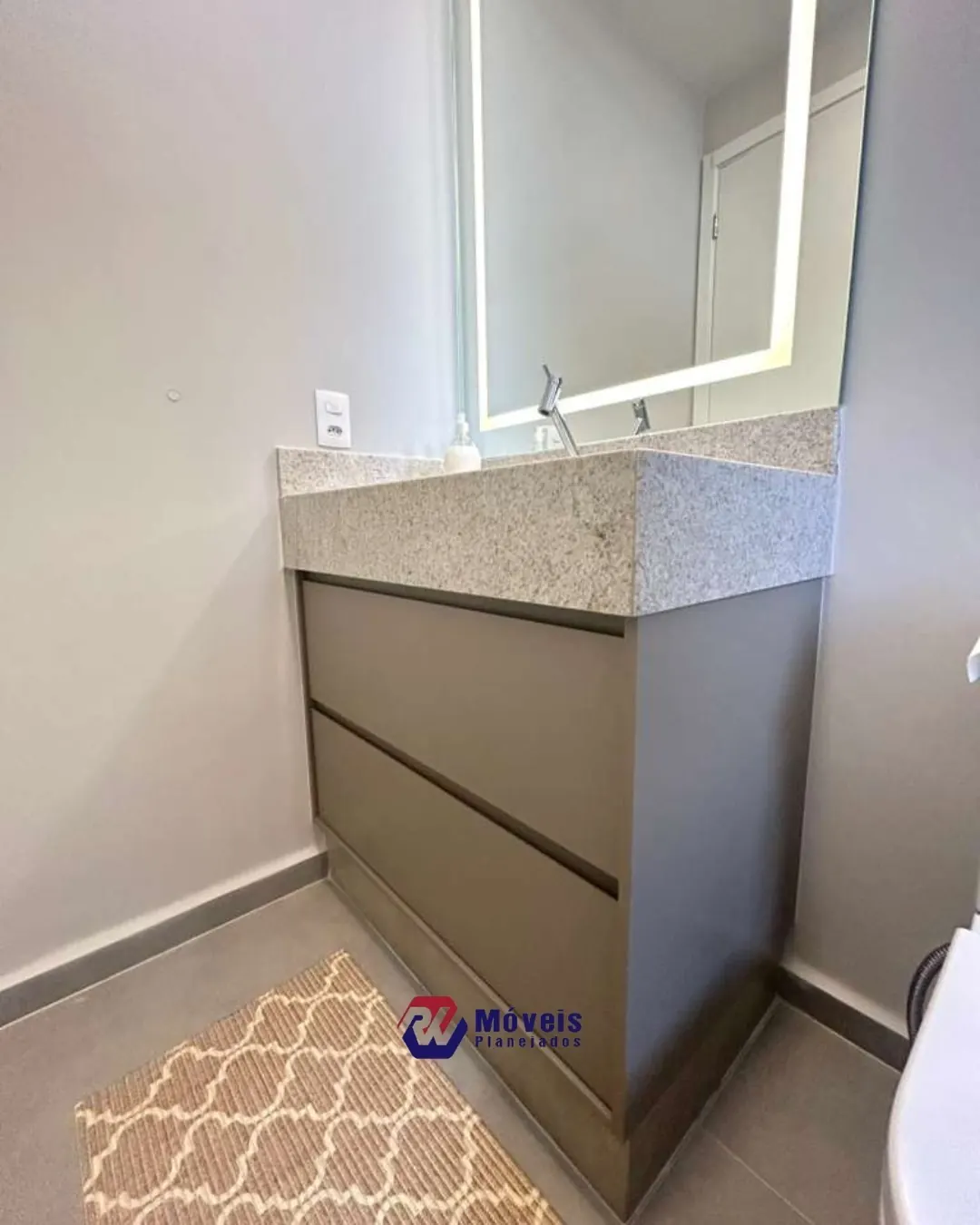 Banheiro planejado na obra Apartamento no Edifício Splendori, projeto da RW Móveis Planejados, foto 1
