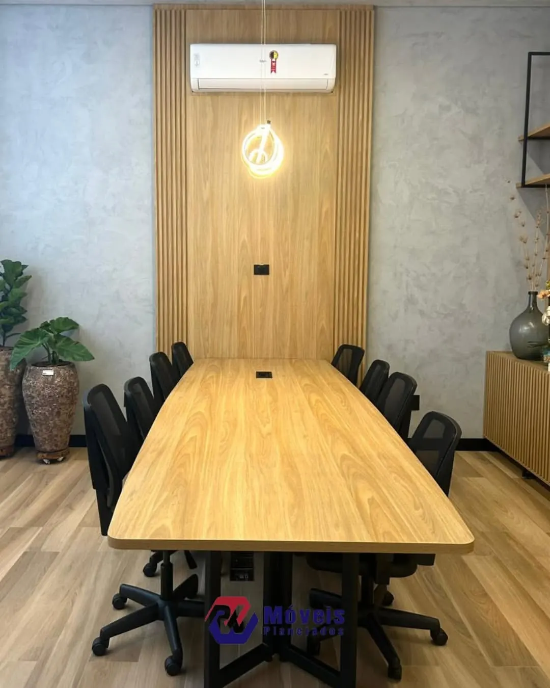 Móveis corporativos planejados na obra Loja Santa Helena Design, projeto da RW Móveis Planejados, foto 5