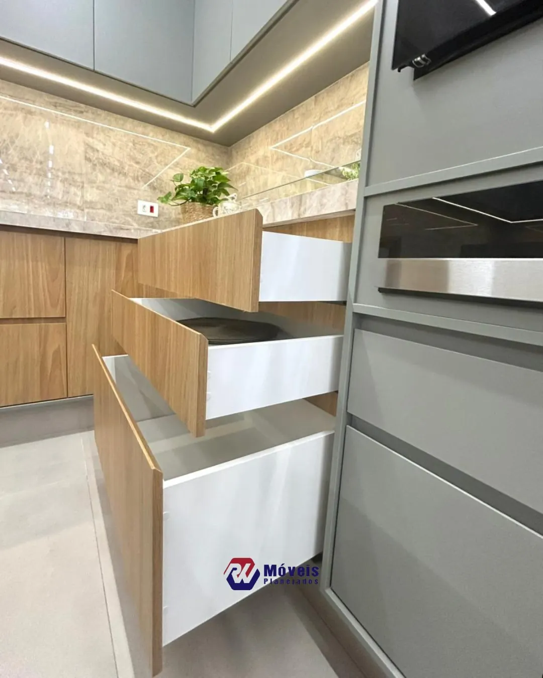 Cozinha planejada na obra Casa em condomínio, projeto da RW Móveis Planejados, foto 5