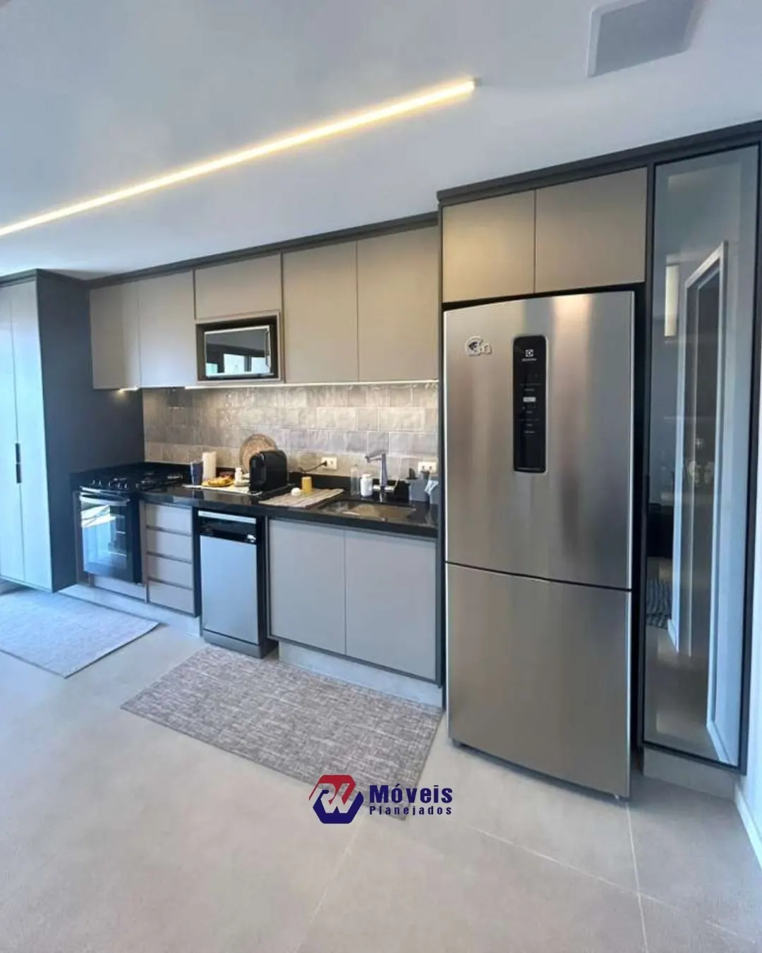 Cozinha planejada na obra Apartamento no Edifício Splendori, projeto da RW Móveis Planejados, foto 1