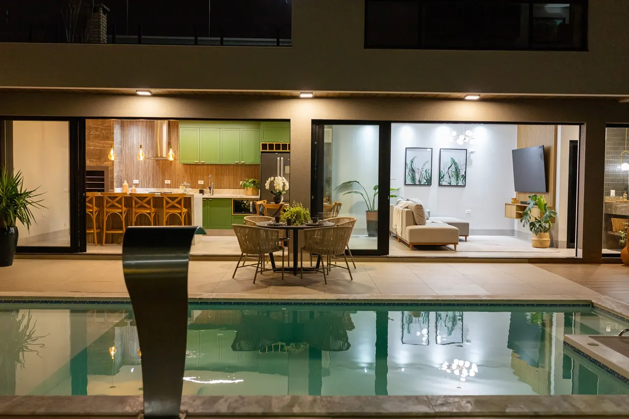 Área externa na obra Área Gourmet Provençal, projeto da RW Móveis Planejados, foto 4