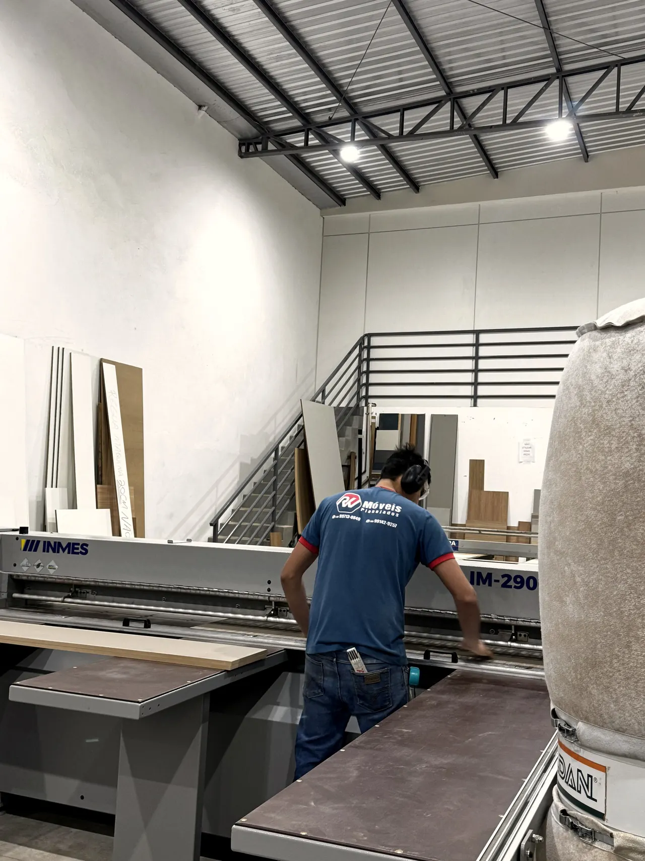 Seccionadora e mezanino da fábrica da RW